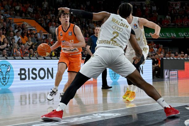 略逐步缩小 略逐步缩小